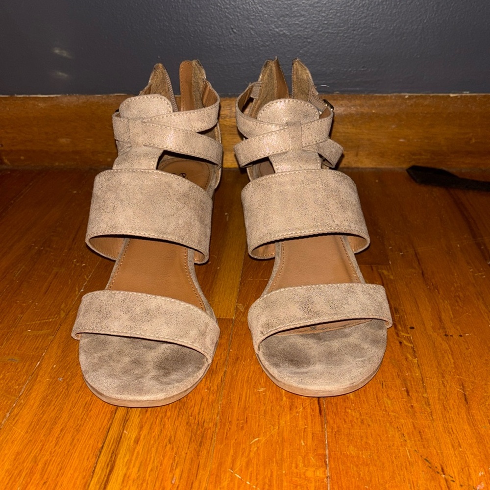 Women's Tan Strappy Sandals